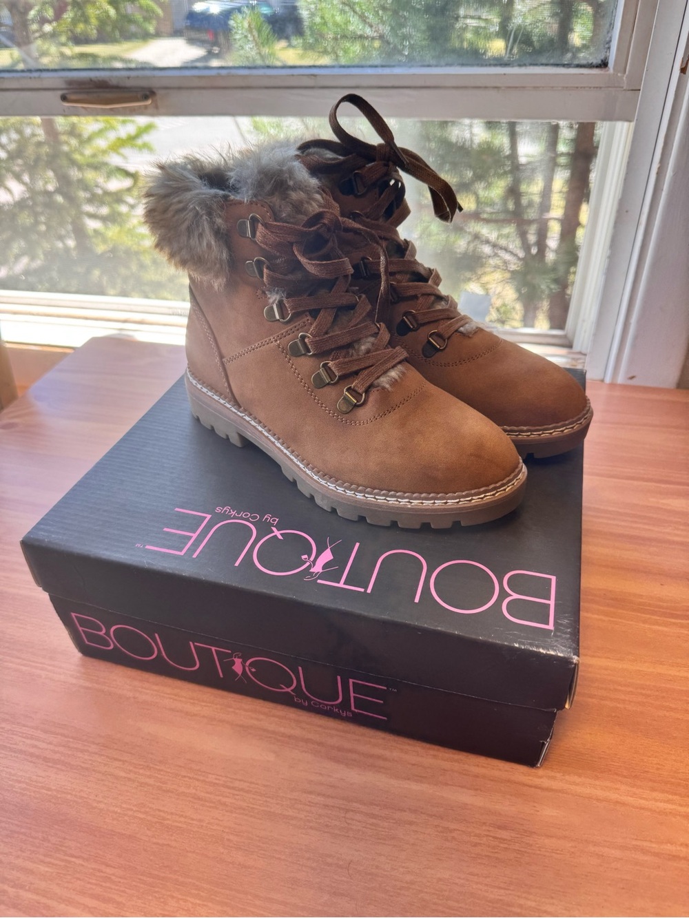 Boutique by Corky’s Women’s fur lace up boots 7